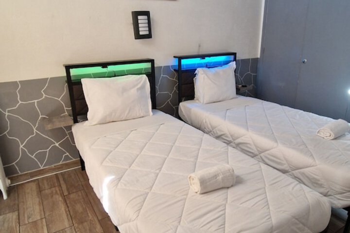 Room 27 of 51