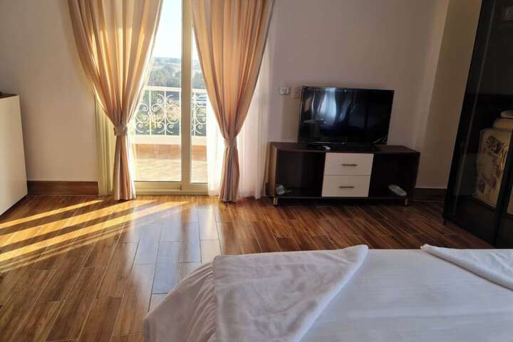 Room 21 of 31