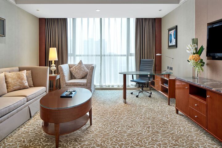 Room 33 of 143
