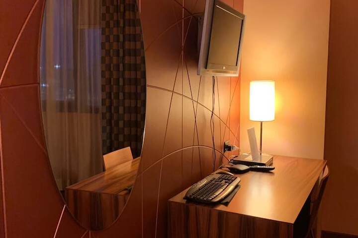 Room 12 of 21