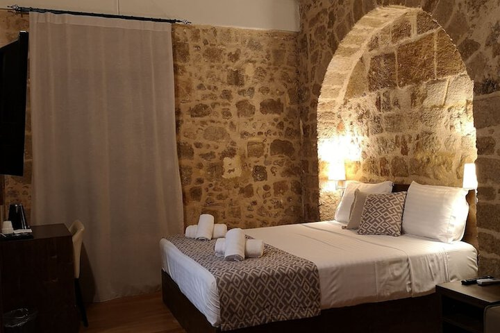 Room 13 of 68
