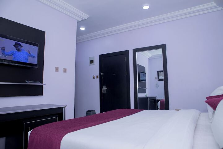 Room 25 of 82