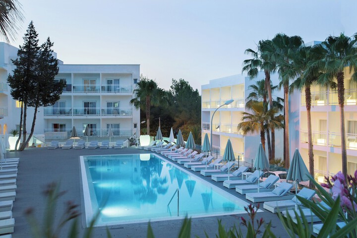 Pools & Facilities