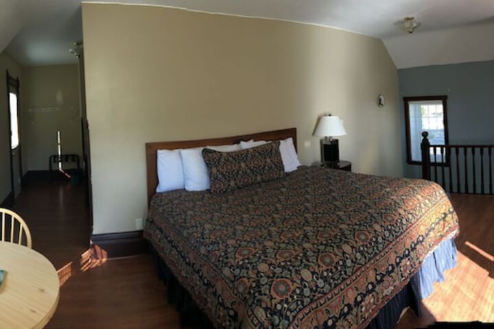Room 23 of 146