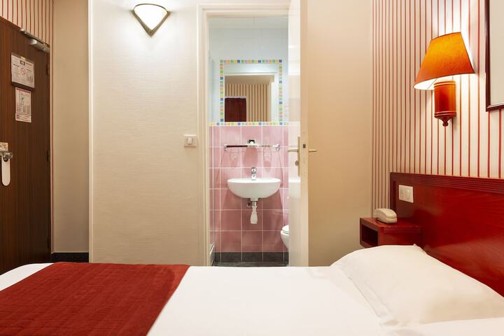 Room 8 of 22