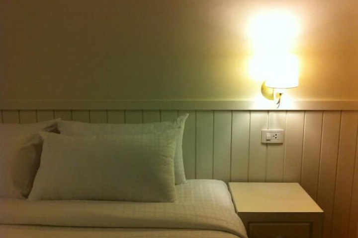 Room 12 of 66