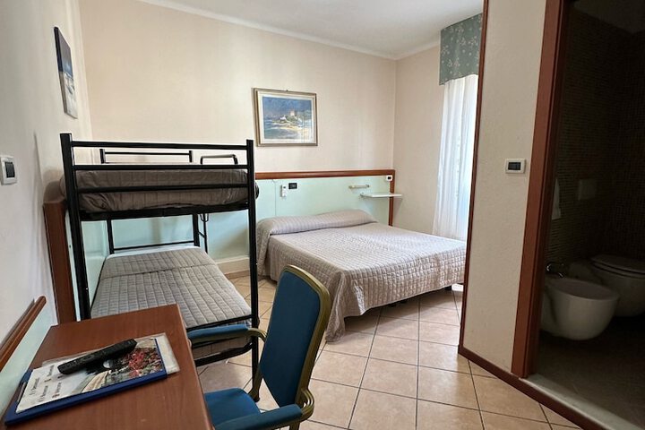 Room 2 of 51