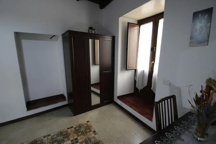 Room 2 of 17