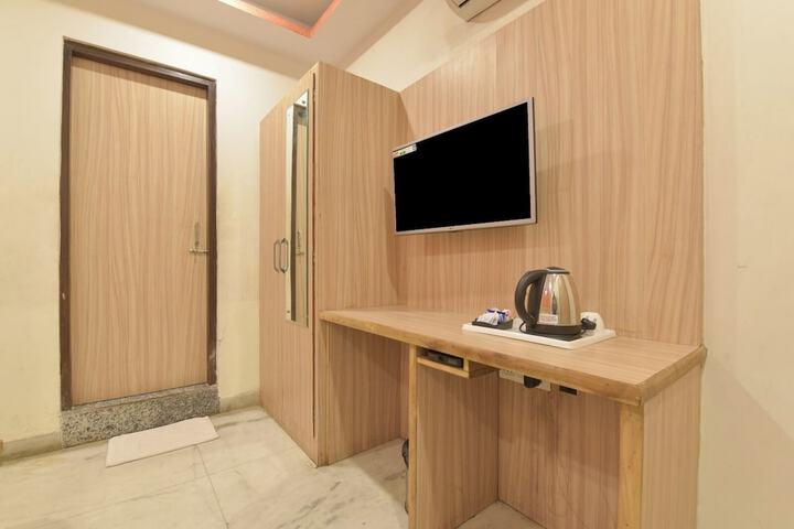 Room 6 of 24