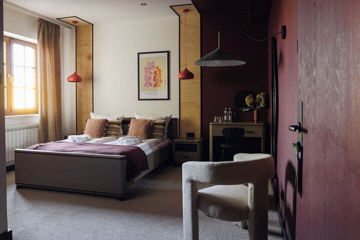 Room 3 of 66