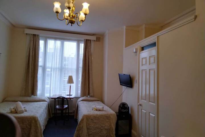 Room 34 of 283