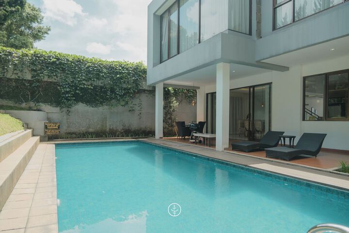 Pools & Facilities