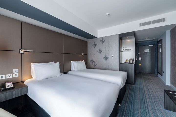 Room 15 of 233