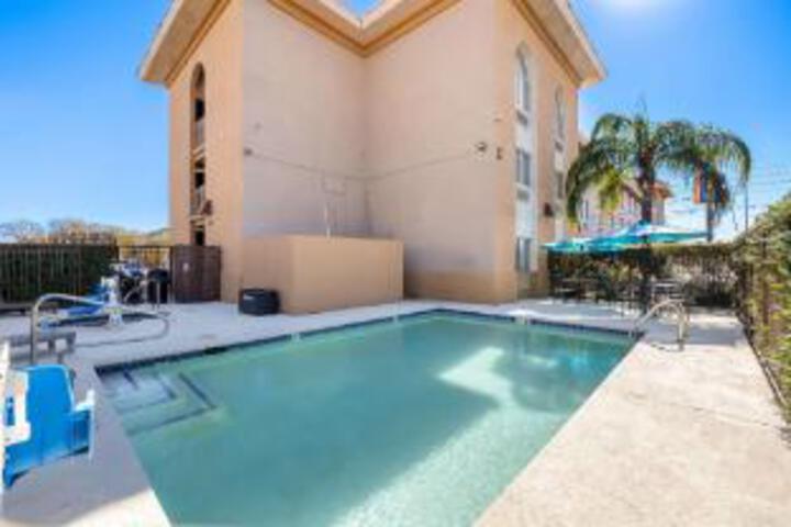 Pool 7 of 23