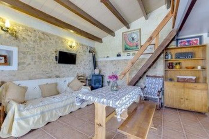 Room 9 of 15
