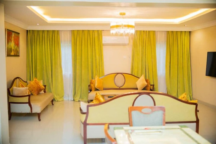 Room 7 of 8