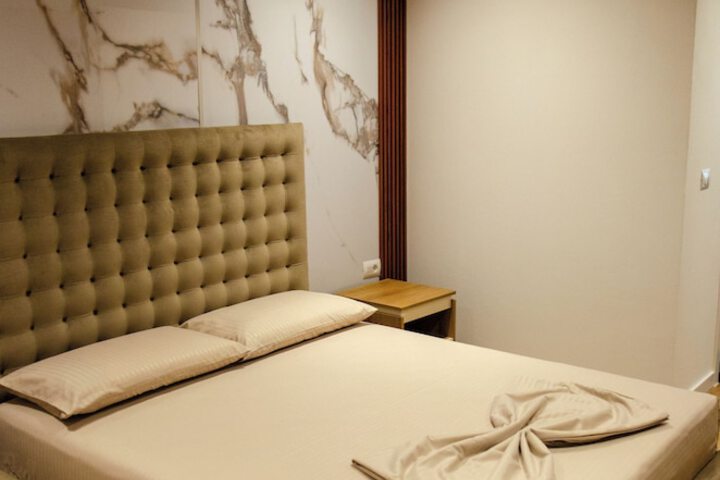 Room 10 of 34