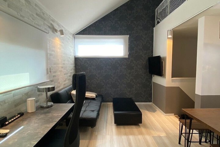 Room 26 of 143