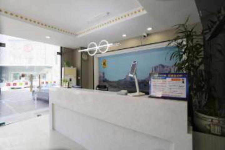 Super 8 Hotel (Hefei Maanshan Road Hegongda South Subway Station)