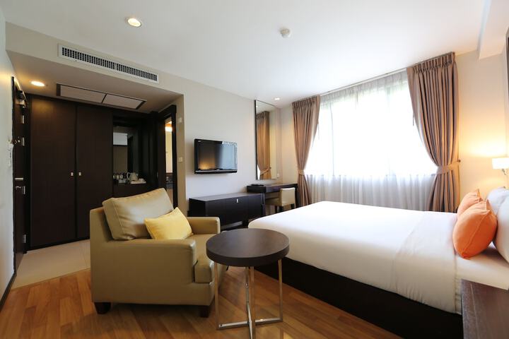 Room 2 of 82