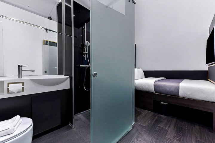 Room 6 of 52
