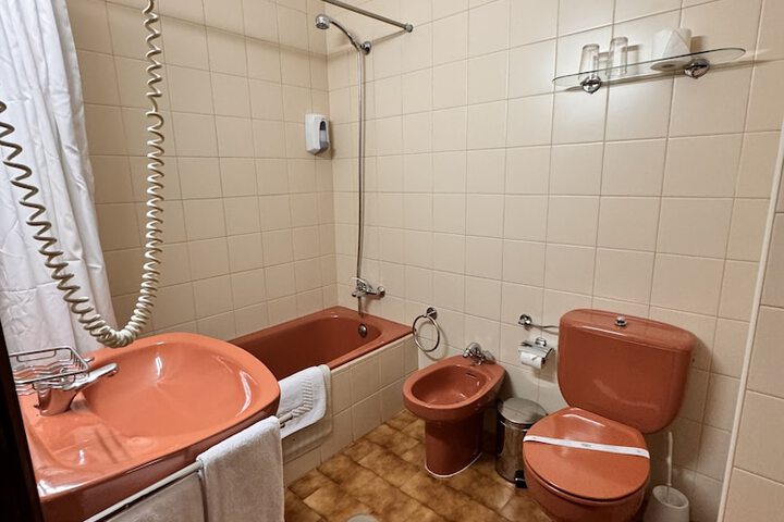 Room 19 of 28