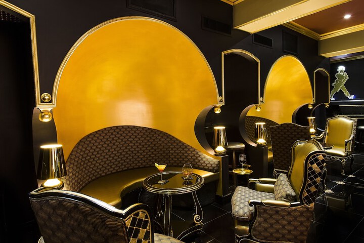 Lounge 66 of 85