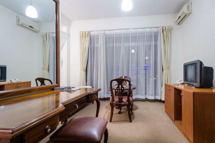 Room 9 of 39