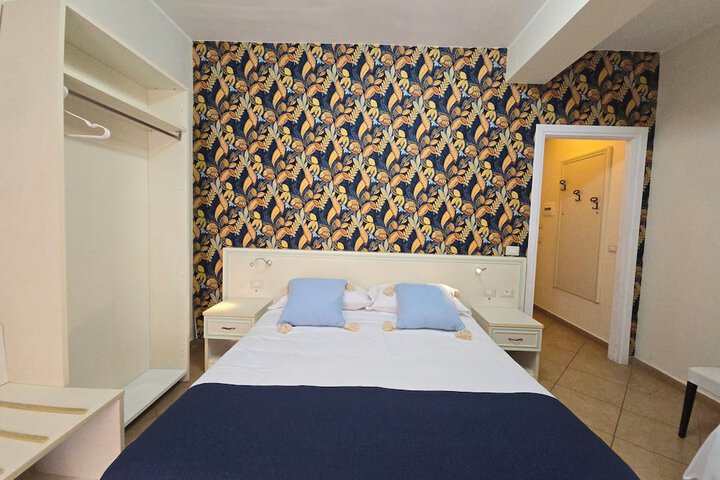 Room 16 of 53