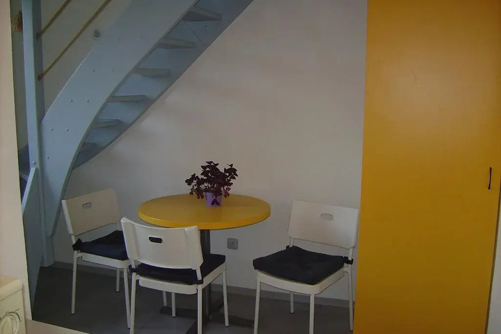 Room 8 of 17