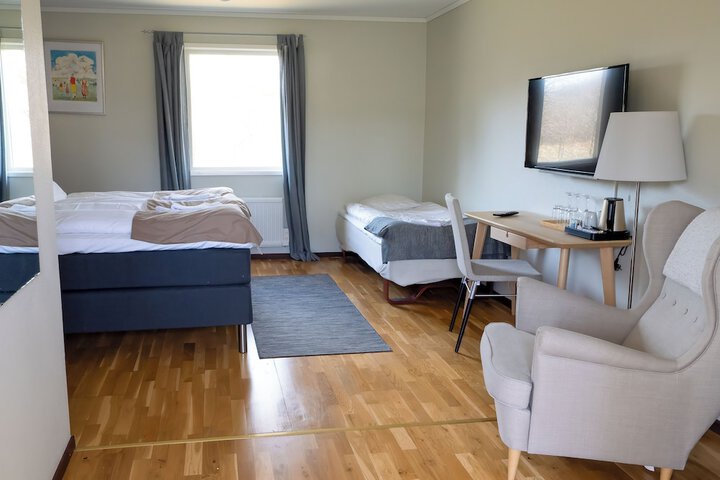 Room 2 of 28