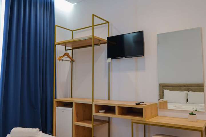 Room 4 of 30