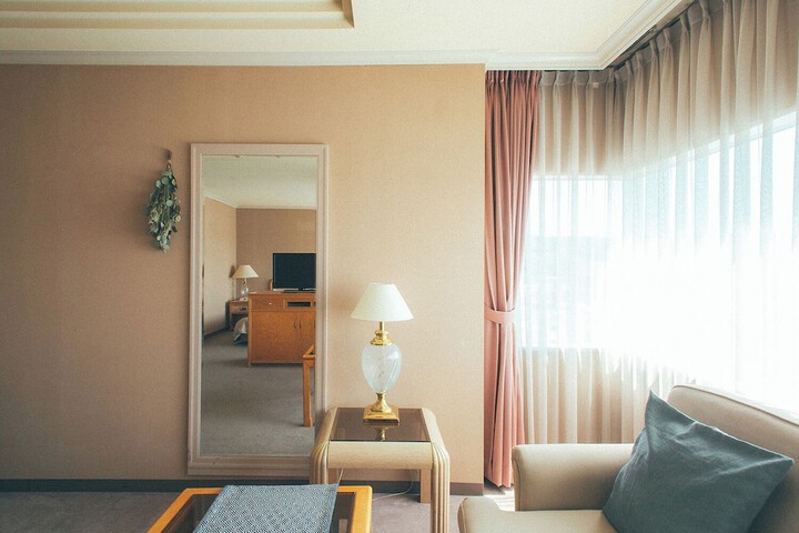 Room 28 of 74