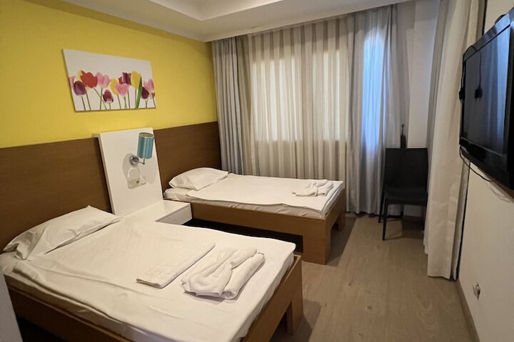 Room 7 of 16