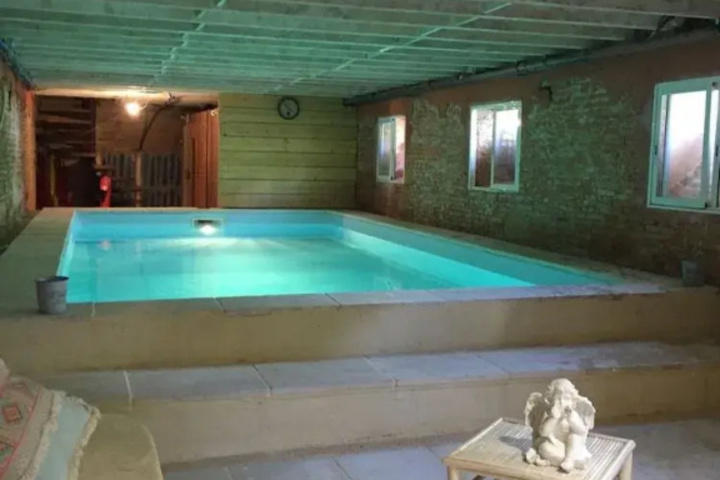 Pool 11 of 17