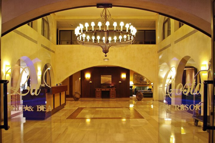 Entrance & Lobby