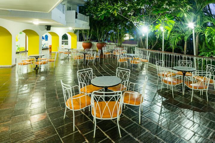 Hotel Exterior 51 of 59