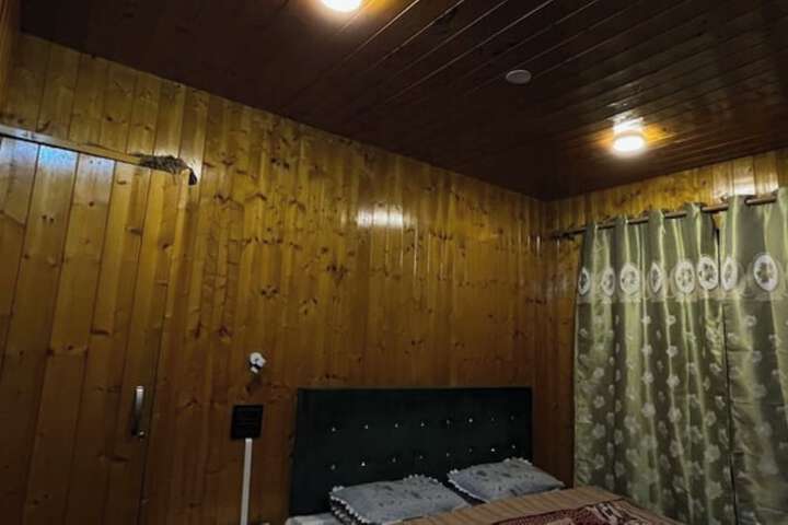 Room 5 of 15