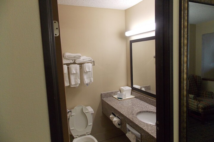2 Queen Beds (3 of 21)