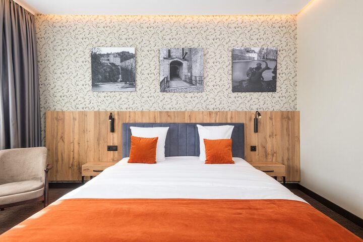 Room 34 of 77