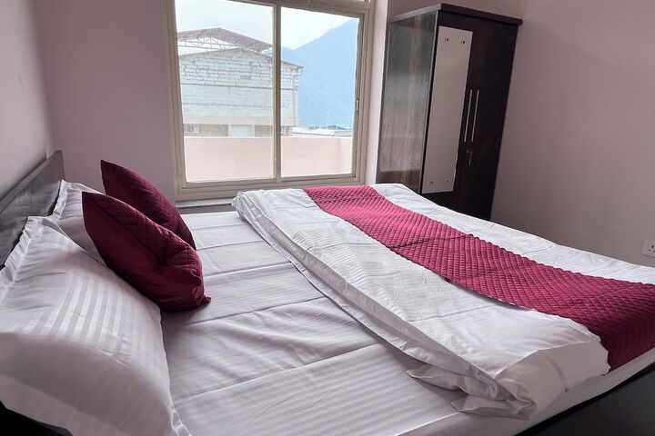 Room 6 of 18