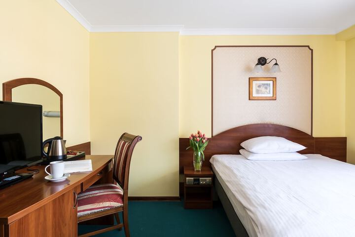 Room 3 of 32