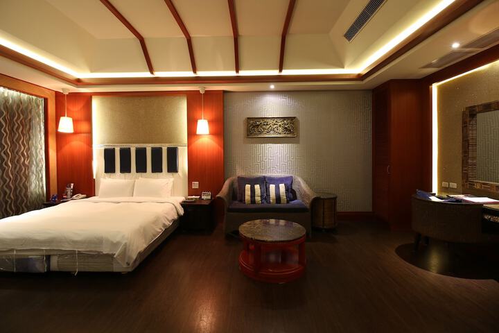 Room 8 of 44