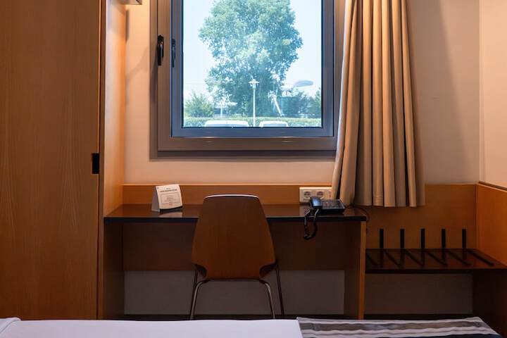 Room 9 of 44