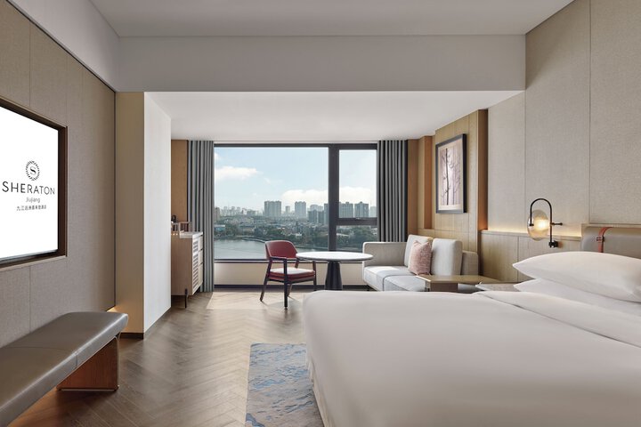Room 10 of 30