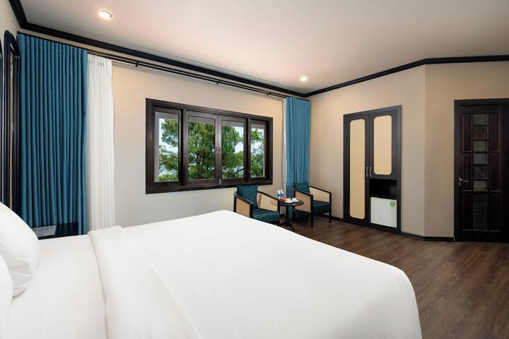Room 32 of 81