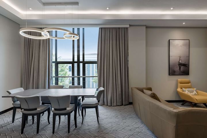 Room 25 of 193