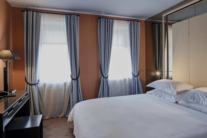 Room 14 of 114