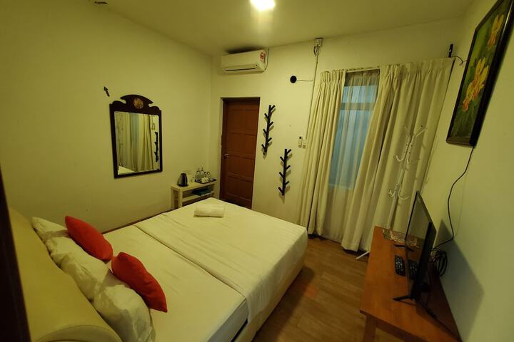 Room 8 of 31