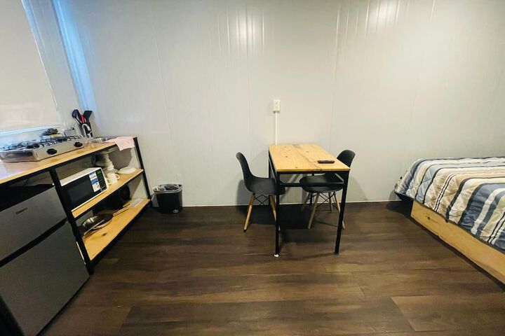 Room 27 of 98